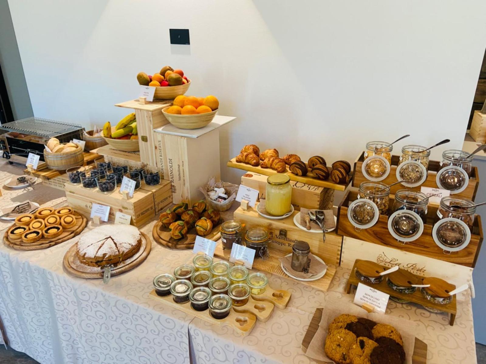 Wine Hotel San Carlo - Relais & Spa - Boutique Hotel Chiuro Bagian luar foto